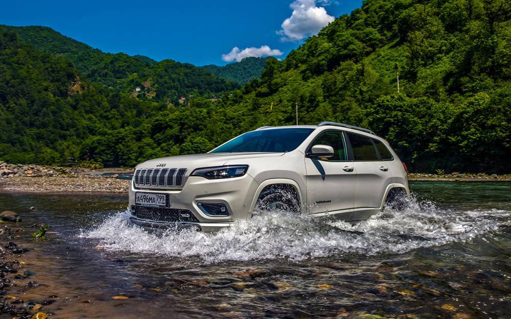 Джеки Чан - Обновленный Jeep Cherokee&nbsp;— тест-драйв&nbsp;— журнал За&nbsp;рулем - zr.ru