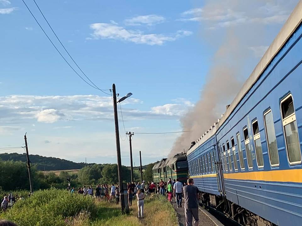 Под Львовом на ходу загорелся поезд с пассажирами — видео | Новороссия - novorosinform.org - Украина - Киев - Польша - Львовская обл. - Полтава - Прага - Черновцы