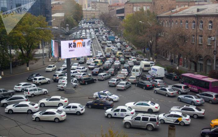 Aram Nersesyan - В Ереване не работают светофоры: дорожная полиция пытается регулировать движение - ru.armeniasputnik.am - Армения - Иран - Ереван