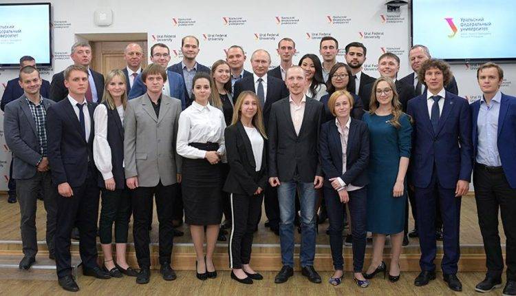 Владимир Путин - Татьяна Голикова - В УрФУ рассказали о состоянии упавшей в обморок на встрече с Путиным студентки - newtvnews.ru - Россия - Китай - Уральск
