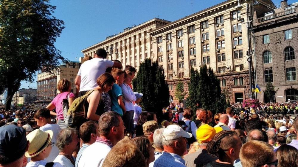 Владимир Зеленский - Владимир Гройсман - Гройсман потребовал найти деньги на отмененный Зеленским военный парад - riafan.ru - Украина - Киев