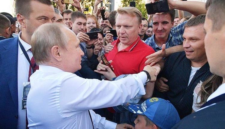 Владимир Путин - Дмитрий Песков - Песков опроверг информацию об инциденте с кортежем Путина в Екатеринбурге - newtvnews.ru - Россия - Екатеринбург - Уральск