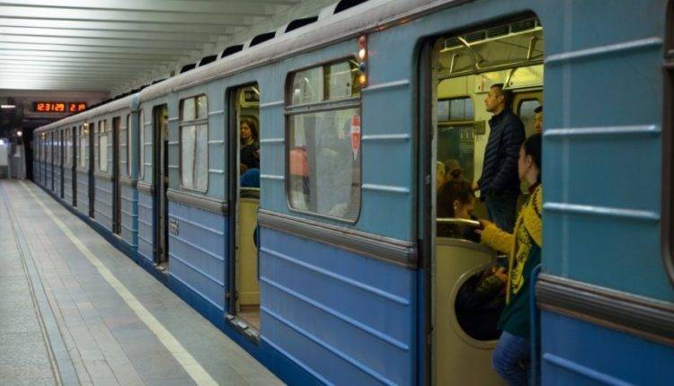 В московском метро девушка из-за мобильного телефона упала под поезд - newtvnews.ru - Саранск