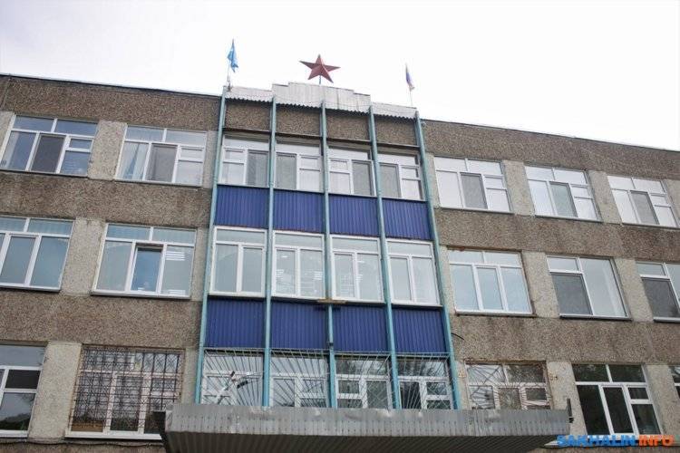 Валерий Лимаренко - Сергей Надсадин - Подростки Синегорска из развлечений закидывают машины полиции камнями - rf-smi.ru - Южно-Сахалинск - Холмск