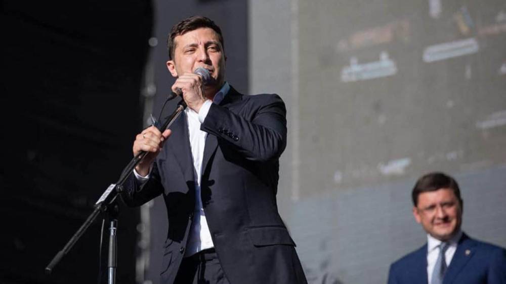 Владимир Зеленский - Владимир Путин - Святослав Вакарчук - Виктор Медведчук - Эксперт пояснил, почему Зеленский не спешит урегулировать конфликт в Донбассе - riafan.ru - Россия - Украина - ДНР - ЛНР