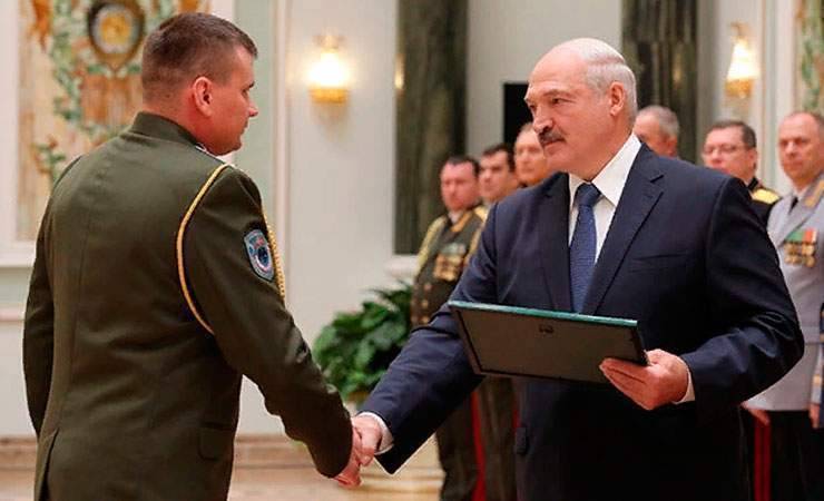 Александр Лукашенко - Александр Васильев - Лукашенко вручил генеральские погоды восьми офицерам, в том числе двоим гомельским - gomel.today - Белоруссия