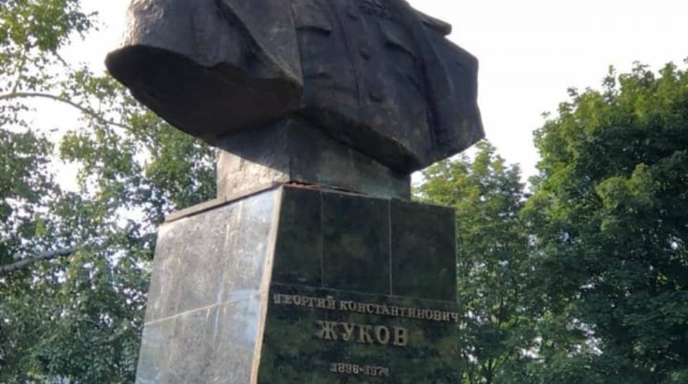 Геннадий Кернес - Георгий Жуков - Игорь Черняк - Виталий Хомутынник - В Харькове восстановили памятник Жукову - ru.slovoidilo.ua - Украина - Харьков