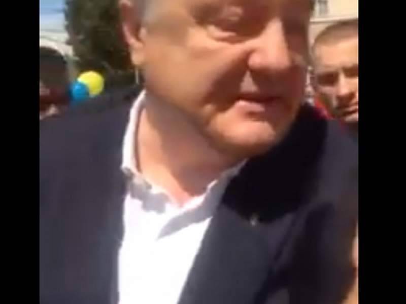 Петр Порошенко - "Позор": Порошенко прогнали с митинга в Закарпатье - dayonline.ru - Украина - Закарпатская обл.