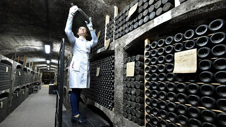 Павел Шапкин - Подсчитан рост цен на вино в случае поднятия акцизов - iz.ru - Россия