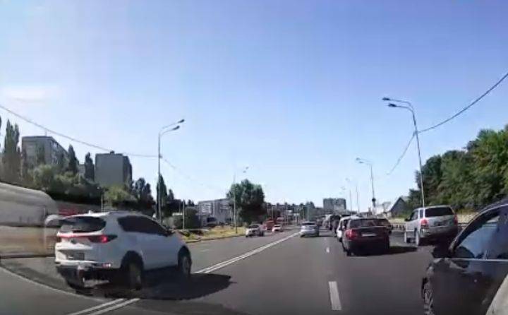 В Воронеже оштрафовали попавшего на видео водителя кроссовера
- Новости Воронежа - moe-online.ru - Россия - Воронежская обл. - район Рамонский
