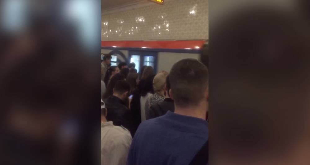 На Филевской линии метро поезда следуют с увеличенным интервалом - m24.ru - Москва