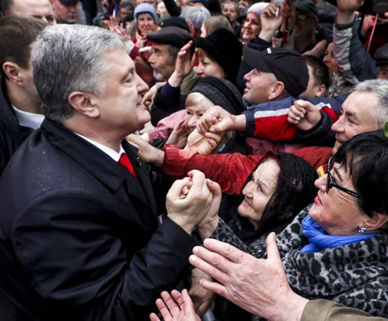 Петр Порошенко - "Обокрал армию, всех обокрал!" Ошельмованный Порошенко сбежал с митинга - tvc.ru - Украина - Киев - Закарпатская обл.