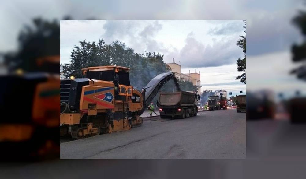 В Смоленске начали укладывать асфальт на проспекте Гагарина - readovka.ru