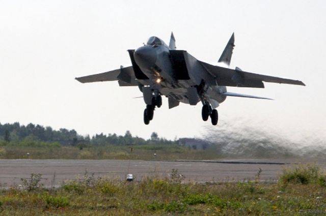 Российские истребители провели учения в небе над Японским морем - aif.ru - Приморье край