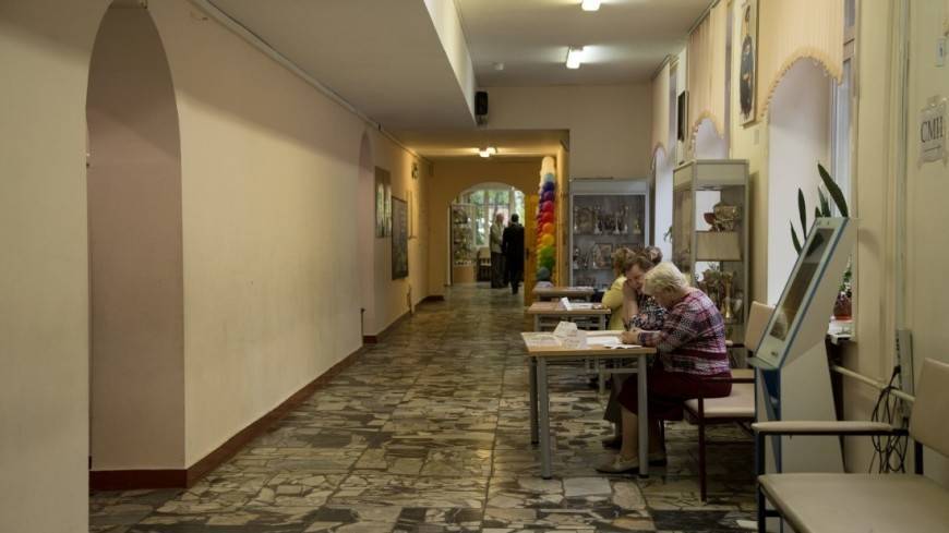 В Омске учительница получила выговор из-за фильма ужасов - mir24.tv - Омск
