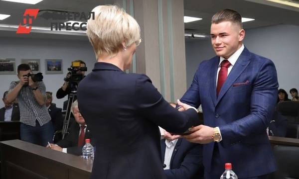 Кировского депутата оскорбил пост, где призывали записываться к нему «на бровки и ноготочки» | Кировская область | ФедералПресс - fedpress.ru - Россия - Кировская обл.