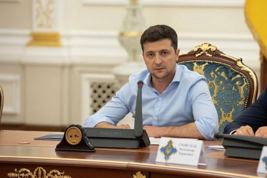 Владимир Зеленский - Владимир Путин - Петр Порошенко - Константин Затулин - В Госдуме прокомментировали намерение Зеленского люстрировать администрацию Порошенко - m24.ru - Россия - Украина - Киев