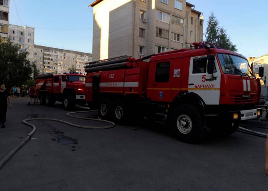 В Барнауле загорелась кровля жилого дома - m24.ru - Москва - Барнаул