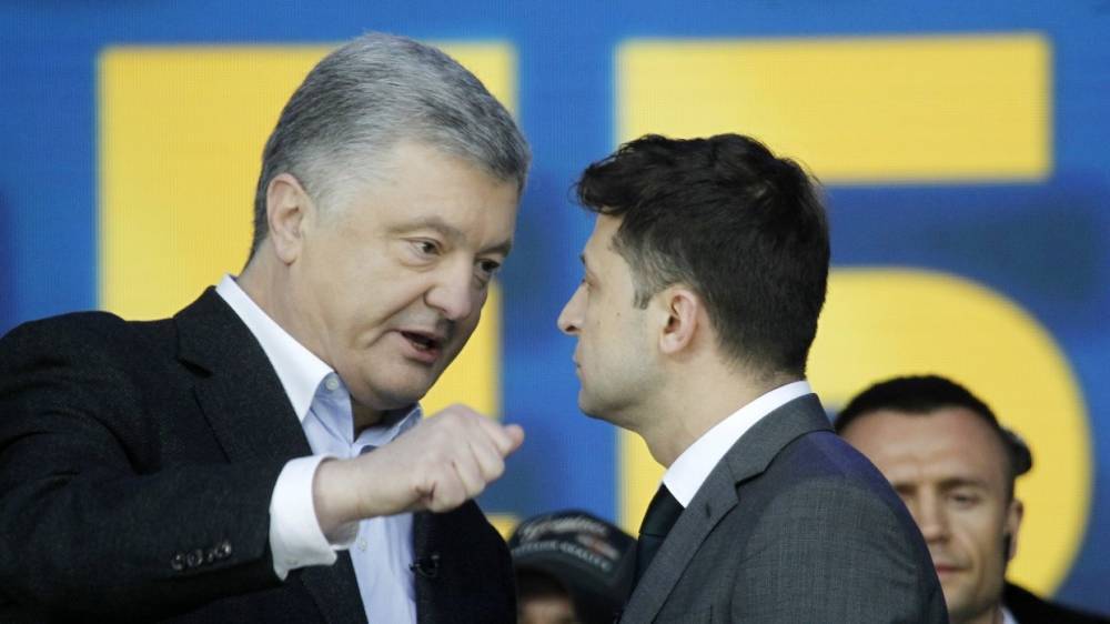 Владимир Зеленский - Петр Порошенко - Виктория Сюмар - Зеленского обвинили в превращении в «Порошенко-2» - riafan.ru - Москва - Россия - Украина - Киев