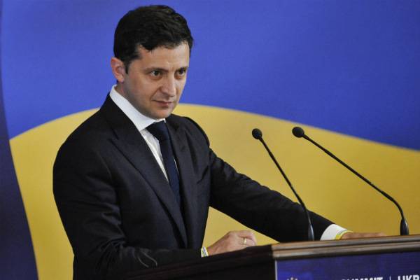 Владимир Зеленский - Петр Порошенко - Зеленский призвал люстрировать чиновников периода правления Порошенко - trud.ru - Украина - Закарпатская обл.