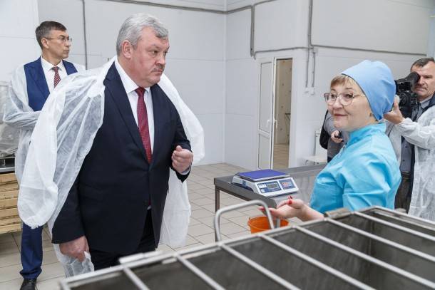 Сергей Гапликов - Глава Коми оценил новый цех по производству котлет и пельменей в Усть-Цильме - bnkomi.ru - респ. Коми