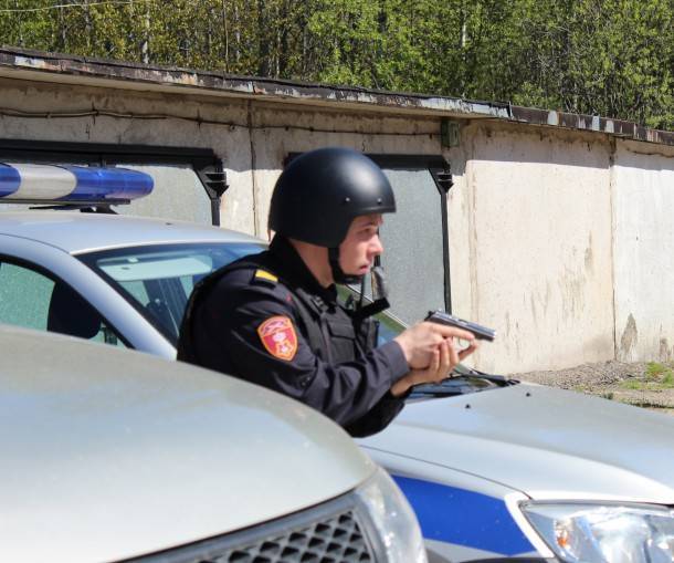 В Объячево гвардейцы гонялись за драчуном табуреткой - bnkomi.ru - респ. Коми - район Прилузский