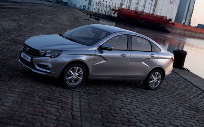 Продажи LADA Vesta упали второй раз за год - autostat.ru - Россия