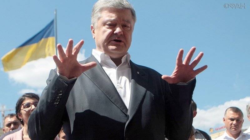 Владимир Зеленский - Петр Порошенко - Зеленский предложил люстрировать Порошенко и всех его топ-чиновников - riafan.ru - Украина - Киев