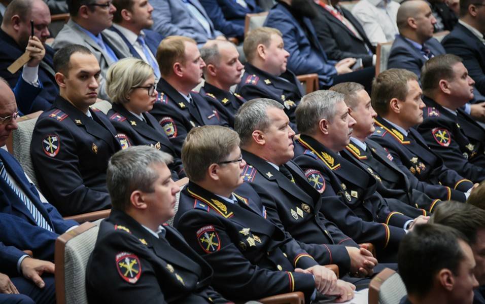 Полицейские смогут служить дольше на пять лет - m24.ru