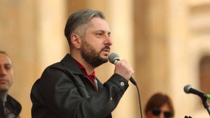 Владимир Путин - Дмитрий Медведев - Георгий Габуния - Глава «Рустави 2» пообещал мочиться в экспортируемые в РФ вино и «Боржоми» - polit.info - Россия - Грузия