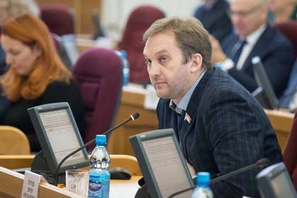 У задекларировавшего три копейки депутата нашли скрытые доходы - lenta.ru - Амурская обл.