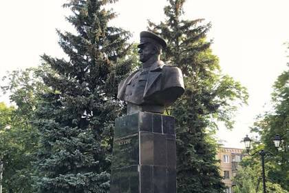 Геннадий Кернес - Георгий Жуков - В Харкькове восстановили памятник Жукову - lenta.ru - Украина - Харьков
