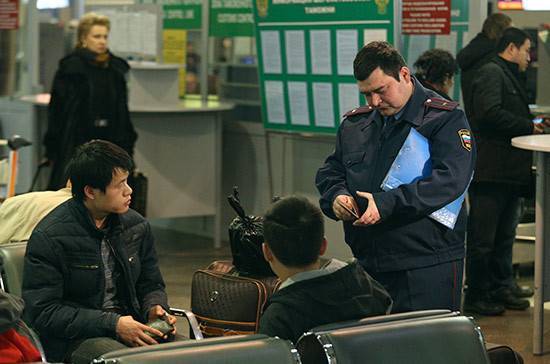 Валерий Рязанский - Гастарбайтеров заставят платить новый налог - pnp.ru - Москва - Россия
