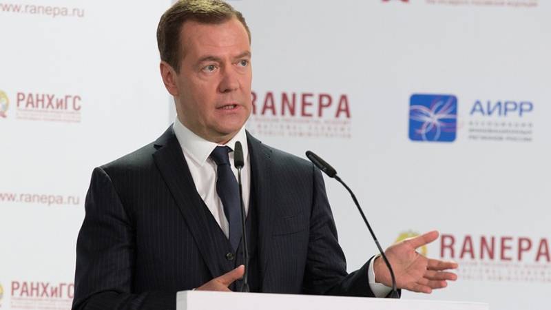 Владимир Путин - Дмитрий Медведев - Сергей Неверов - Медведев заявил о снижении НДС в два раза на плодово-ягодную продукцию - polit.info - Россия