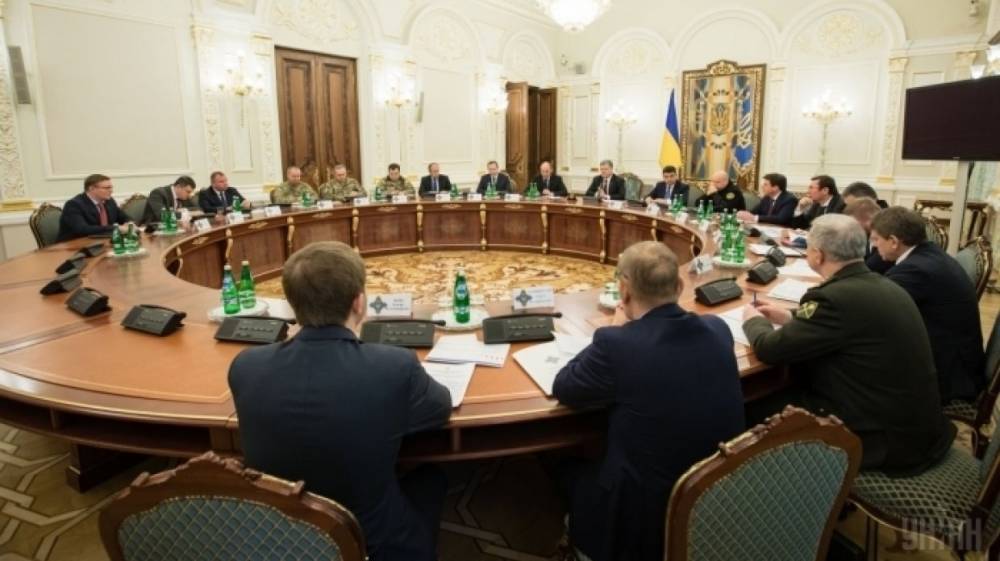 Петр Порошенко - Александр Данилюк - Александр Турчинов - Связанные с Порошенко следственные действия проходят в офисе президента Украины - riafan.ru - Украина - Киев