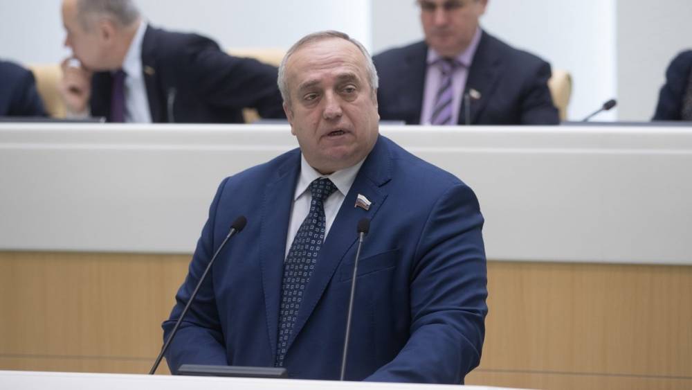 Владимир Зеленский - Петр Порошенко - Франц Клинцевич - Александр Сладков - В Совфеде считают, что Зеленский не собирается сходить с тропы войны - riafan.ru - Москва - Украина - Киев - Донбасс