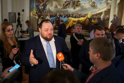 Владимир Зеленский - Петр Порошенко - Руслан Стефанчук - Ирина Геращенко - Представитель Зеленского допустил люстрацию команды Зеленского - lenta.ru - Украина