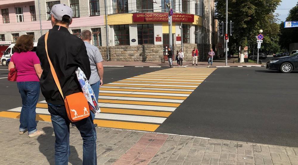 В Брянске проспект Ленина начали обезображивать забором - bragazeta.ru - Брянск