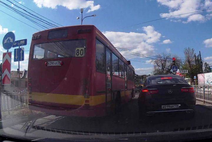 В Воронеже одна и та же маршрутка постоянно нарушает правила - Новости Воронежа - moe-online.ru - Воронеж