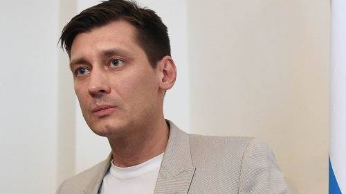 Дмитрий Гудков - Дмитрий Гудков пытался устроить скандал в участковой избирательной комиссии. - lentanovosti.ru - Москва - Россия