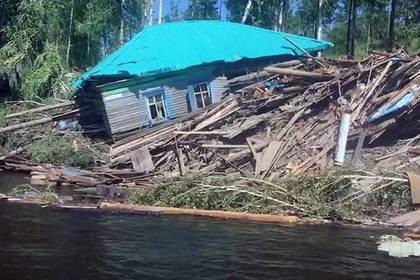 В Иркутской области после наводнения введен режим ЧС из-за пожаров - lenta.ru - Иркутская обл.