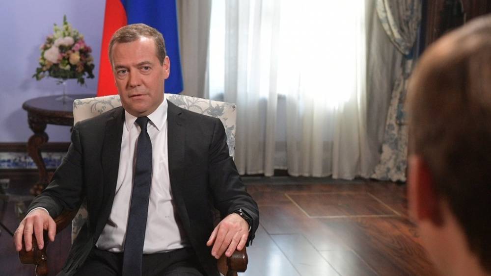 Дмитрий Медведев - "Дороги неплохие": Медведев за рулем внедорожника обкатал дороги Ставрополя - tsargrad.tv - Россия