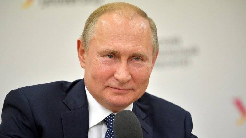 Дональд Трамп - Владимир Зеленский - Владимир Путин - Ангела Меркель - Александр Лукашенко - Тереза Мэй - Эммануэля Макрон - Путин отреагировал на идею Зеленского о встрече с участием США и Британии - riafan.ru - Москва - Россия - США - Украина - Киев - Англия - Белоруссия - Германия - Франция - Минск