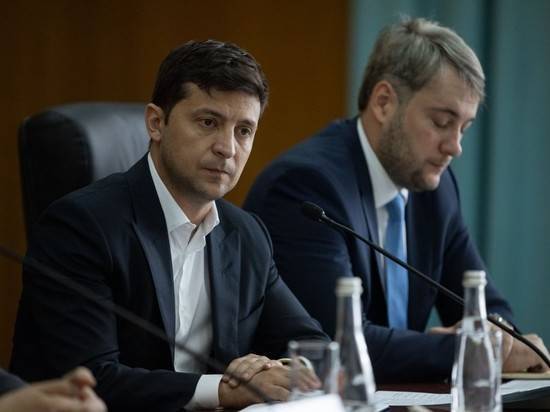 Владимир Зеленский - Петр Порошенко - Ульяна Супрун - Александр Турчинов - Руслан Стефанчук - Вадим Карасев - Украинские политики прокомментировали предложение Зеленского о люстрации - vestirossii.com - Украина - ДНР - ЛНР