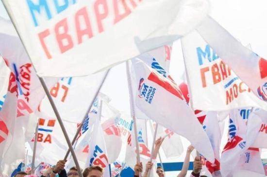 День России - Молодогвардейцы Кирова передали гуманитарную помощь погорельцам - pnp.ru - Россия
