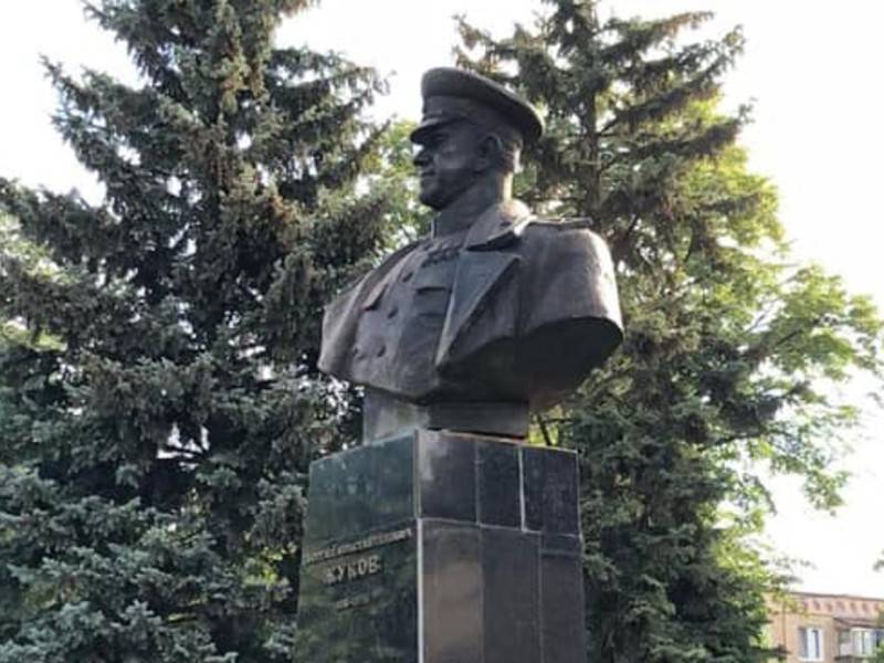 Игорь Конашенков - В Харькове восстановили разрушенный памятник маршалу Жукову - news.ru - Россия - Украина - Харьков