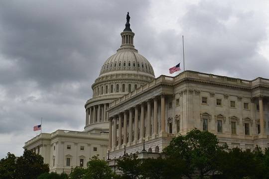 Дональд Трамп - Роберт Мюллер - Конгрессмены США одобрили санкции против российского госдолга - versia.ru - Москва - Россия - США