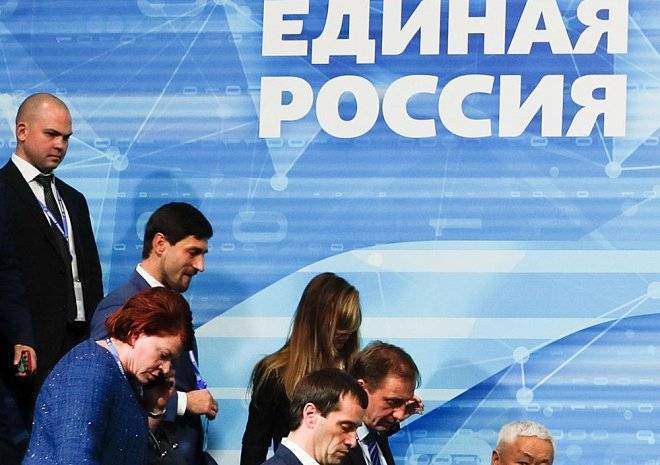 Михаил Метцель - Рейтинг «Единой России» достиг минимума за 13 лет - ya62.ru - Россия