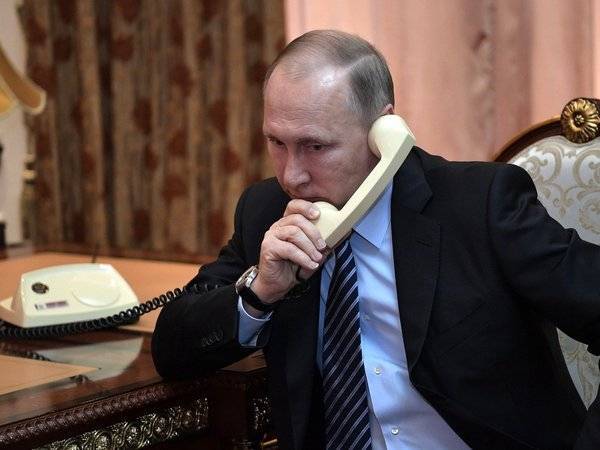 Дональд Трамп - Владимир Зеленский - Владимир Путин - Ангела Меркель - Тереза Мэй - Эмманюэль Макрон - Путин и Зеленский впервые провели телефонные переговоры - polit.ru - Россия - США - Украина - Крым - Англия - Германия - Франция - Минск