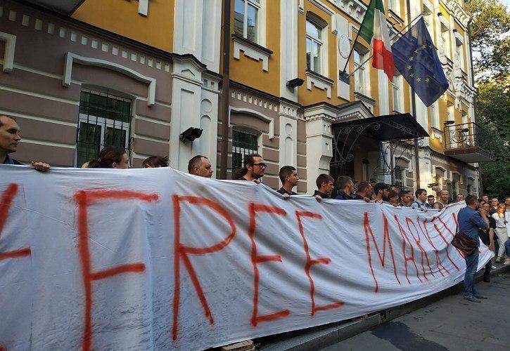 Шабаш нацистов под посольством Италии: Зеленский бросился на защиту боевика АТО - politnavigator.net - Москва - Украина - Киев - Италия - Славянск